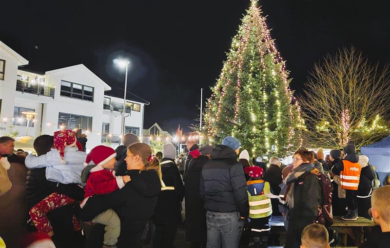 julegrantenning på torget