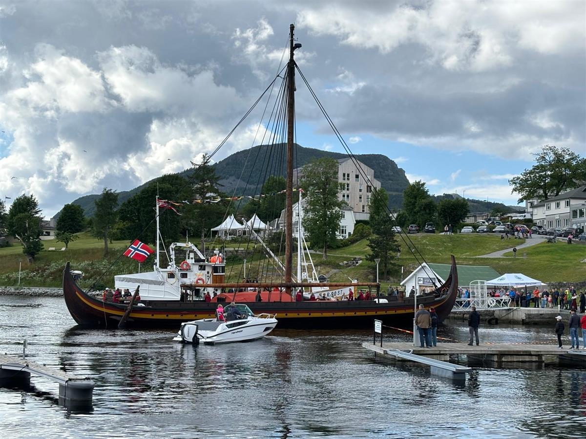 Vikingskipet "Draken" - Klikk for stort bilde